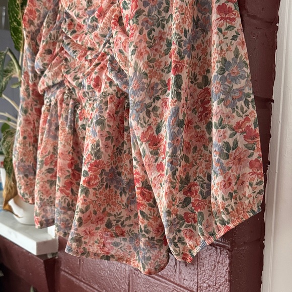 American Eagle Outfitters Ruched Bodice Puff SleeveFloral Blouse - Picture 5 of 6